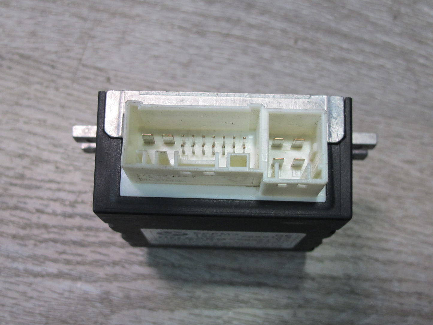 2008-2014 BMW E71 E72 X6 Fuel Pump Control Module 7229174