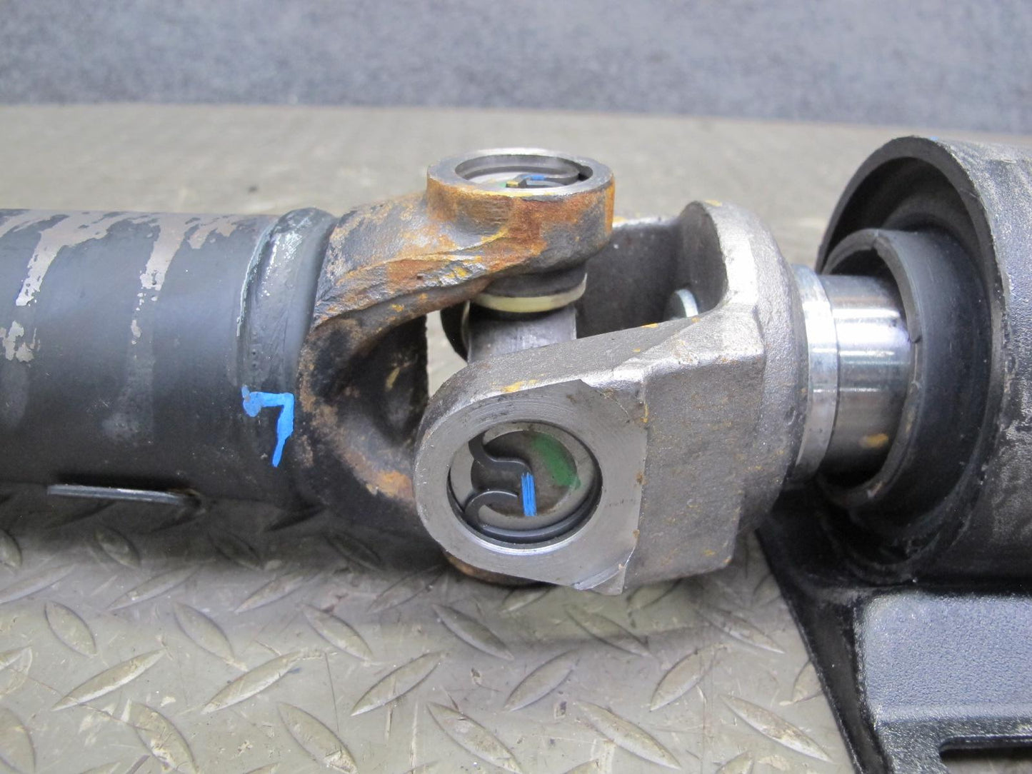 94-95 BMW E34 540i A/T Rear Drive Shaft Driveshaft OEM