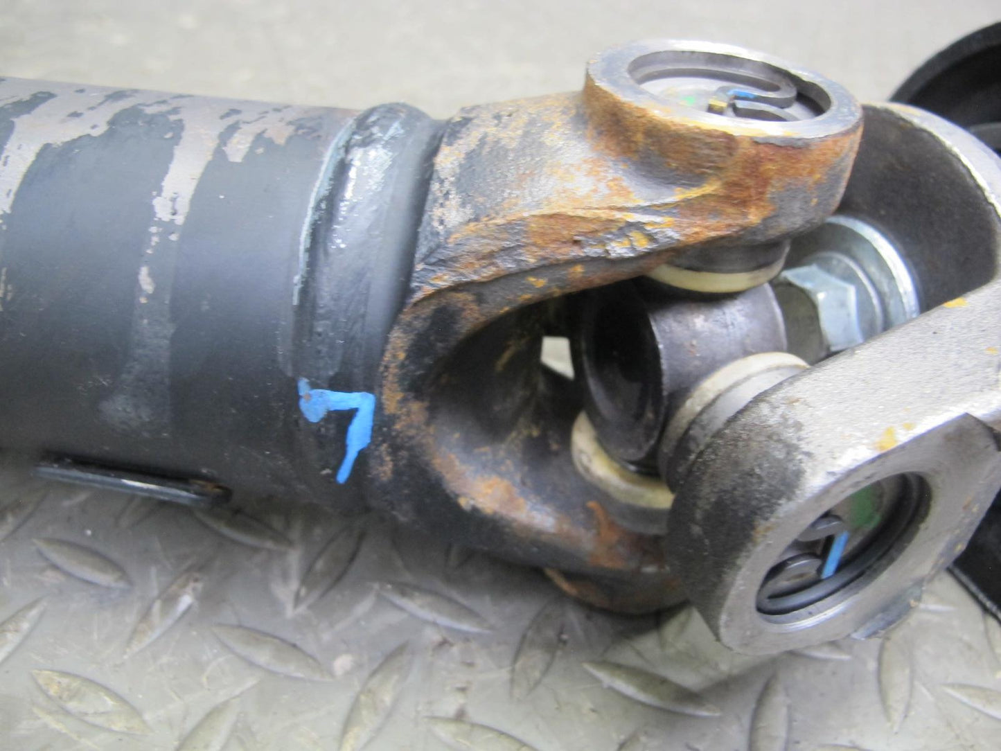 94-95 BMW E34 540i A/T Rear Drive Shaft Driveshaft OEM