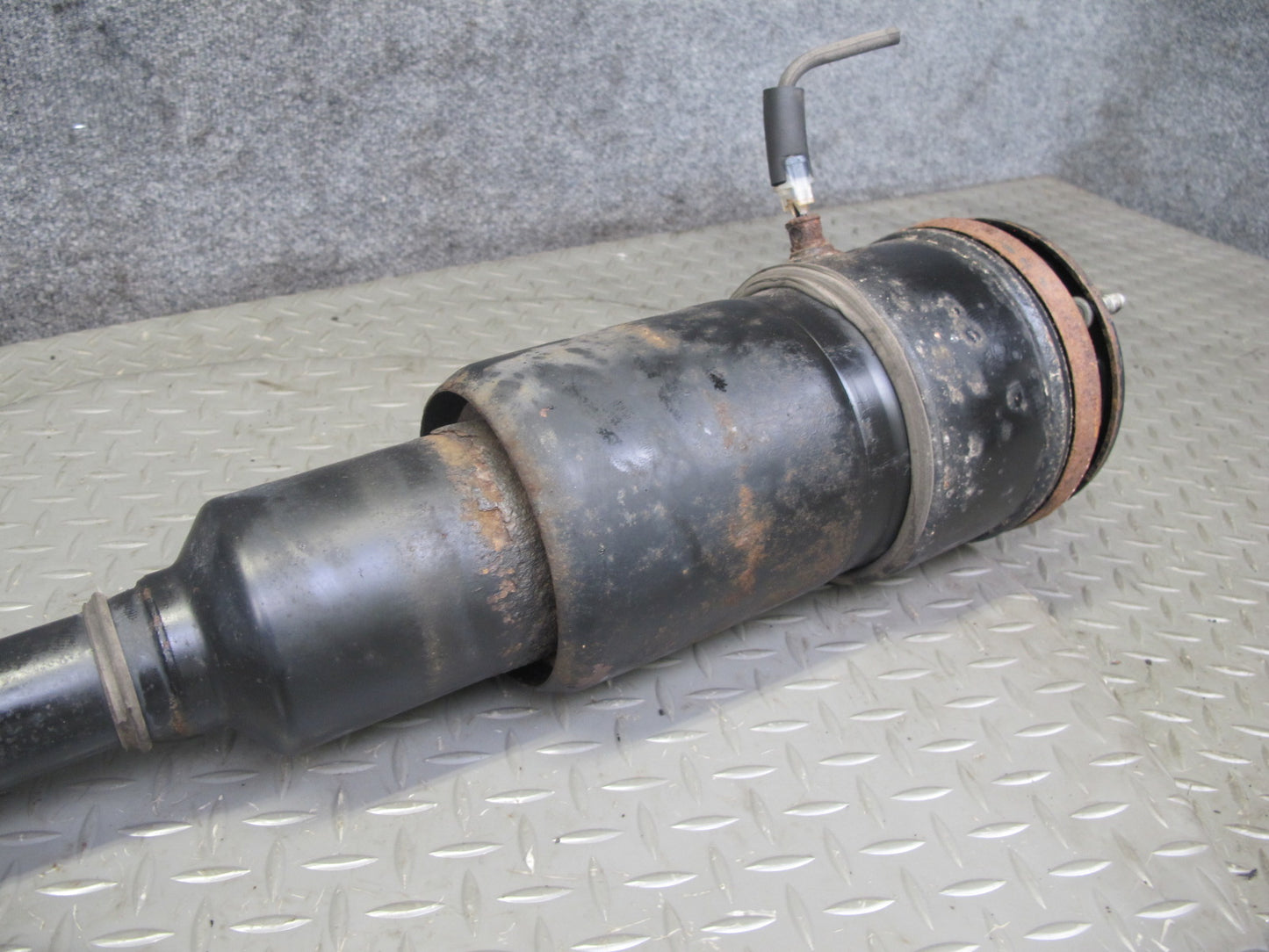 08-09 Lexus UVF46 LS600hL AWD Rear Right Air Suspension Shock Strut Absorber OEM