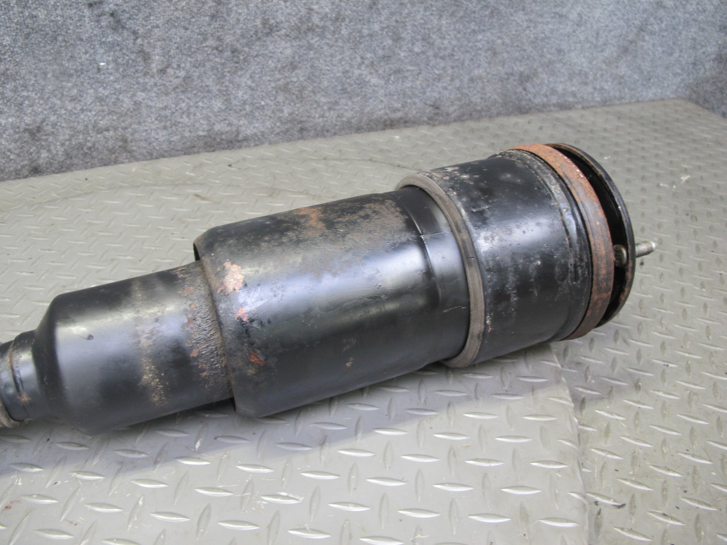 08-09 Lexus UVF46 LS600hL AWD Rear Right Air Suspension Shock Strut Absorber OEM