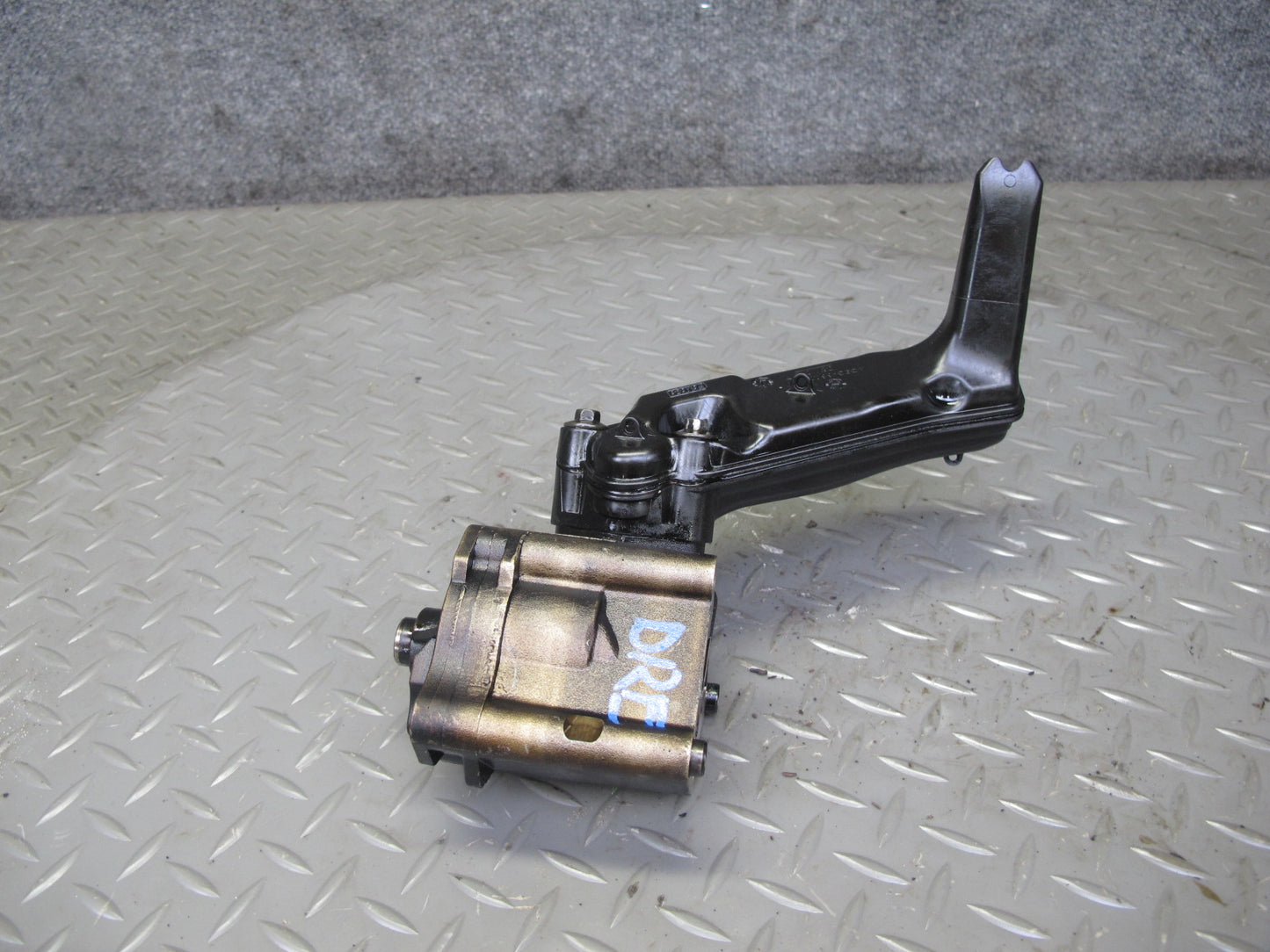 2012-2017 Range Rover Evoque L538 2.0L Engine Motor Oil Pump w Pickup Tube
