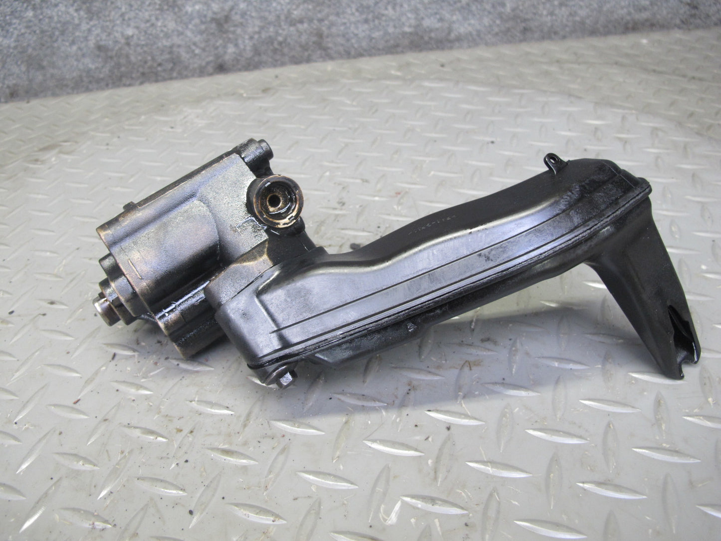 2012-2017 Range Rover Evoque L538 2.0L Engine Motor Oil Pump w Pickup Tube