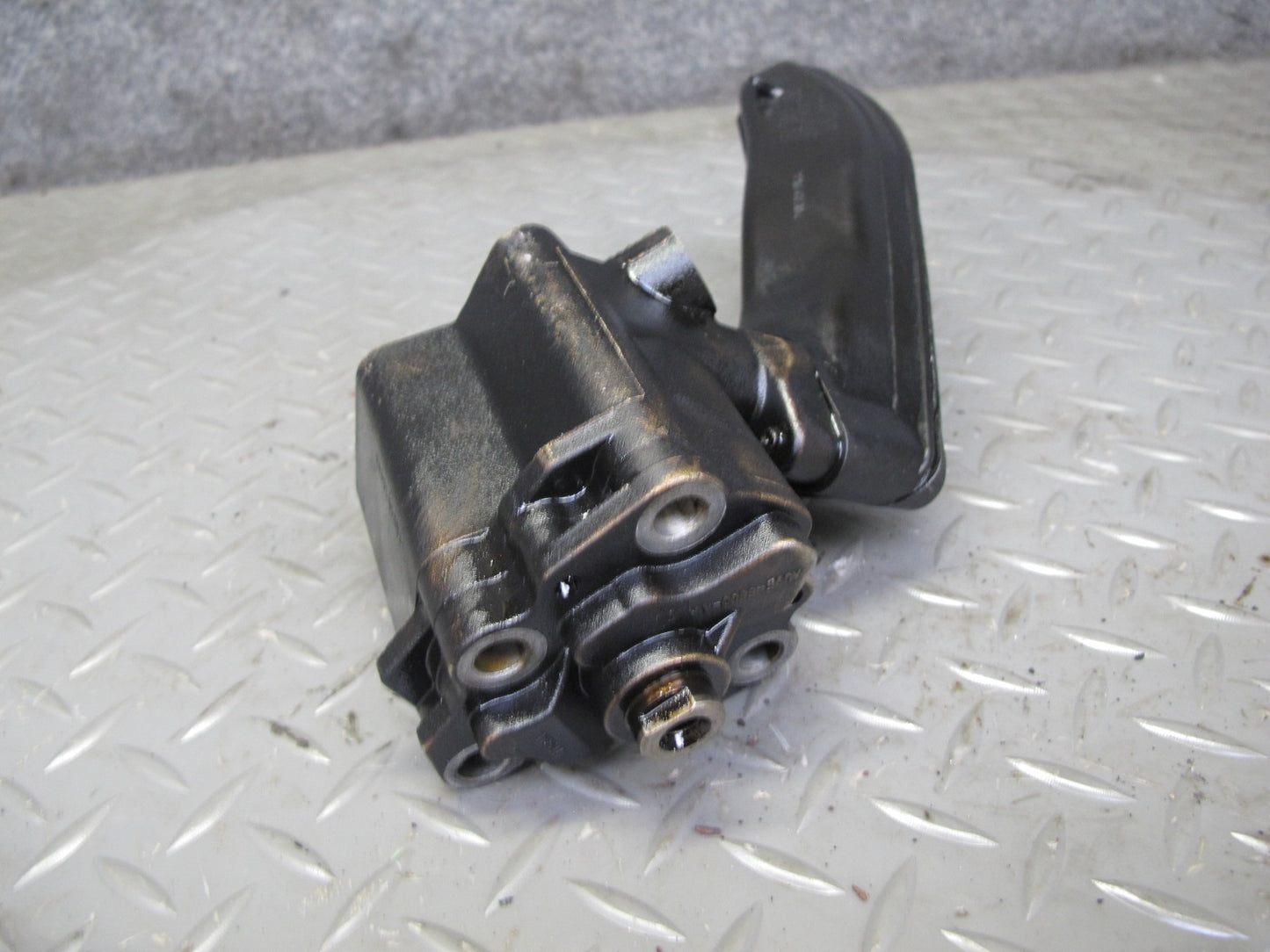 2012-2017 Range Rover Evoque L538 2.0L Engine Motor Oil Pump w Pickup Tube