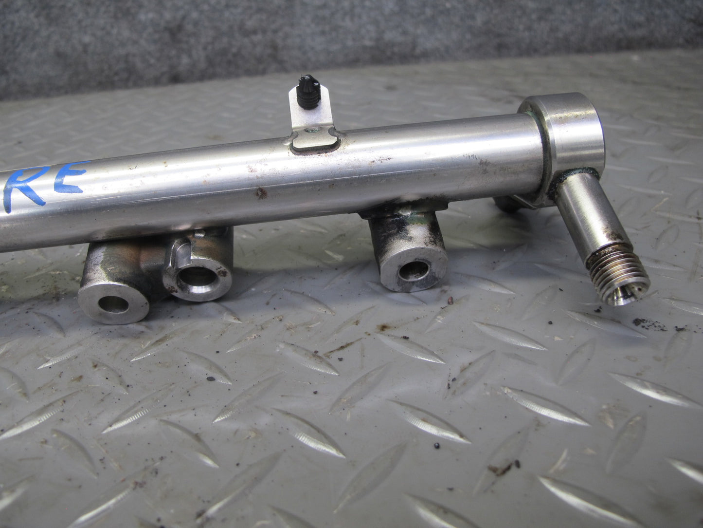 2012-2017 Range Rover Evoque L538 2.0L Engine Fuel Injector Rail BB5E-9F797-BC