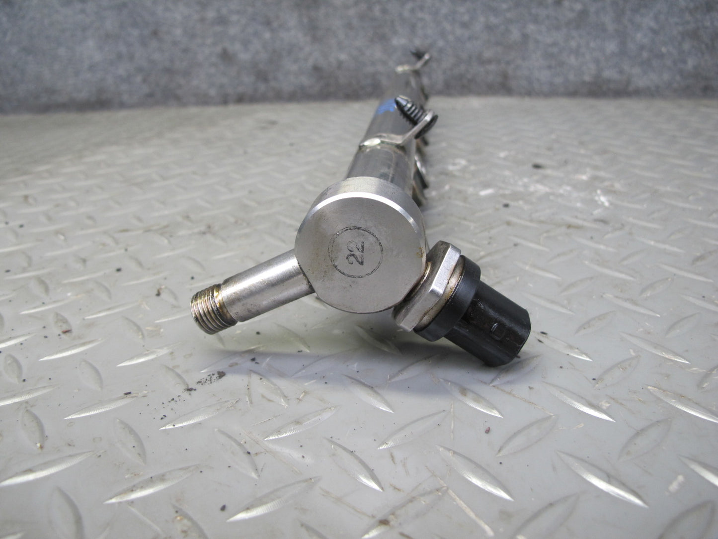 2012-2017 Range Rover Evoque L538 2.0L Engine Fuel Injector Rail BB5E-9F797-BC