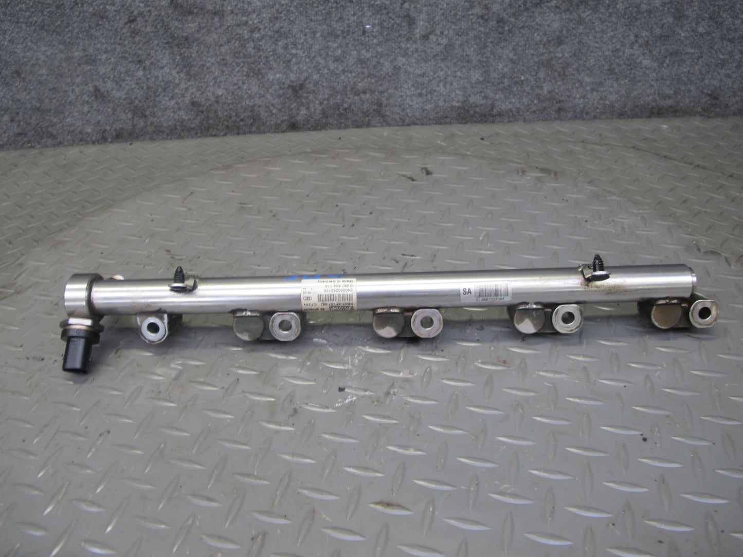 2012-2017 Range Rover Evoque L538 2.0L Engine Fuel Injector Rail BB5E-9F797-BC