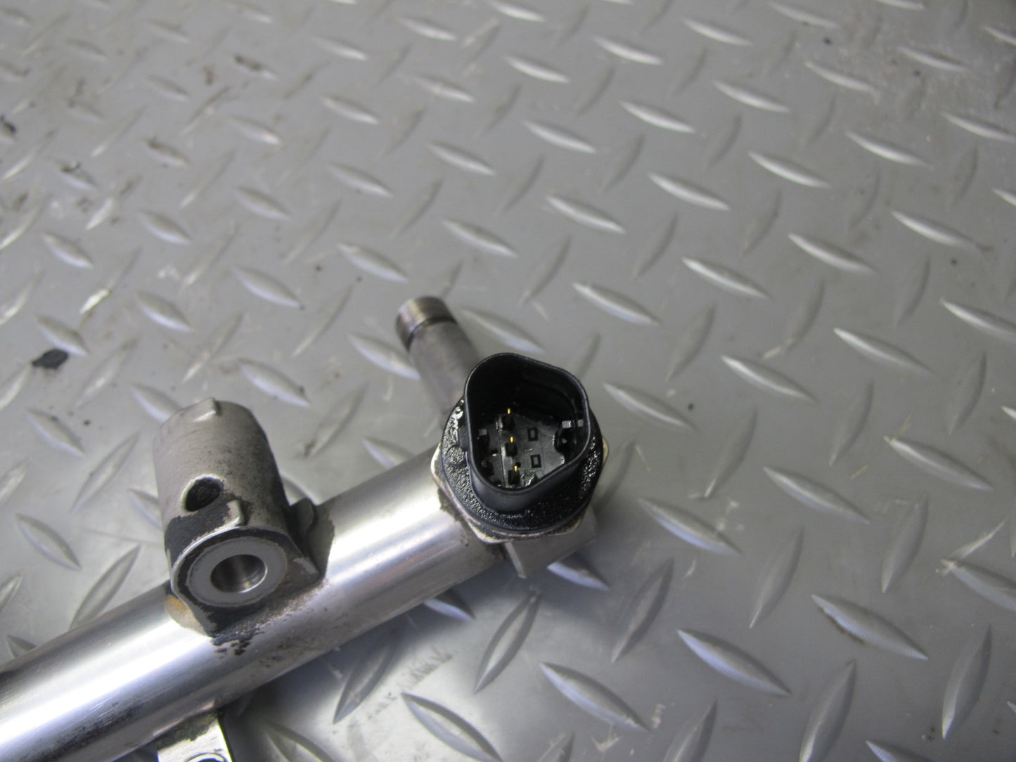 2012-2017 Range Rover Evoque L538 2.0L Engine Fuel Injector Rail BB5E-9F797-BC