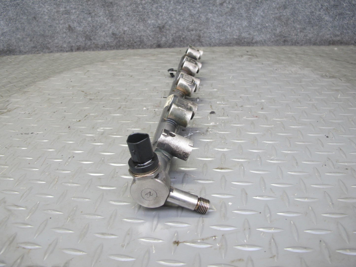 2012-2017 Range Rover Evoque L538 2.0L Engine Fuel Injector Rail BB5E-9F797-BC