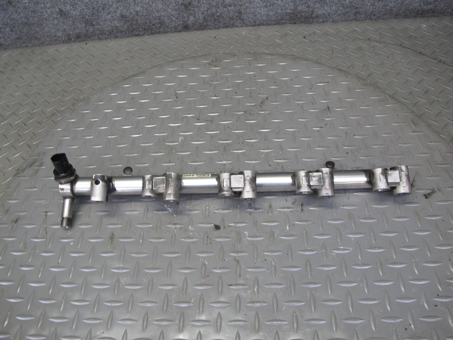 2012-2017 Range Rover Evoque L538 2.0L Engine Fuel Injector Rail BB5E-9F797-BC