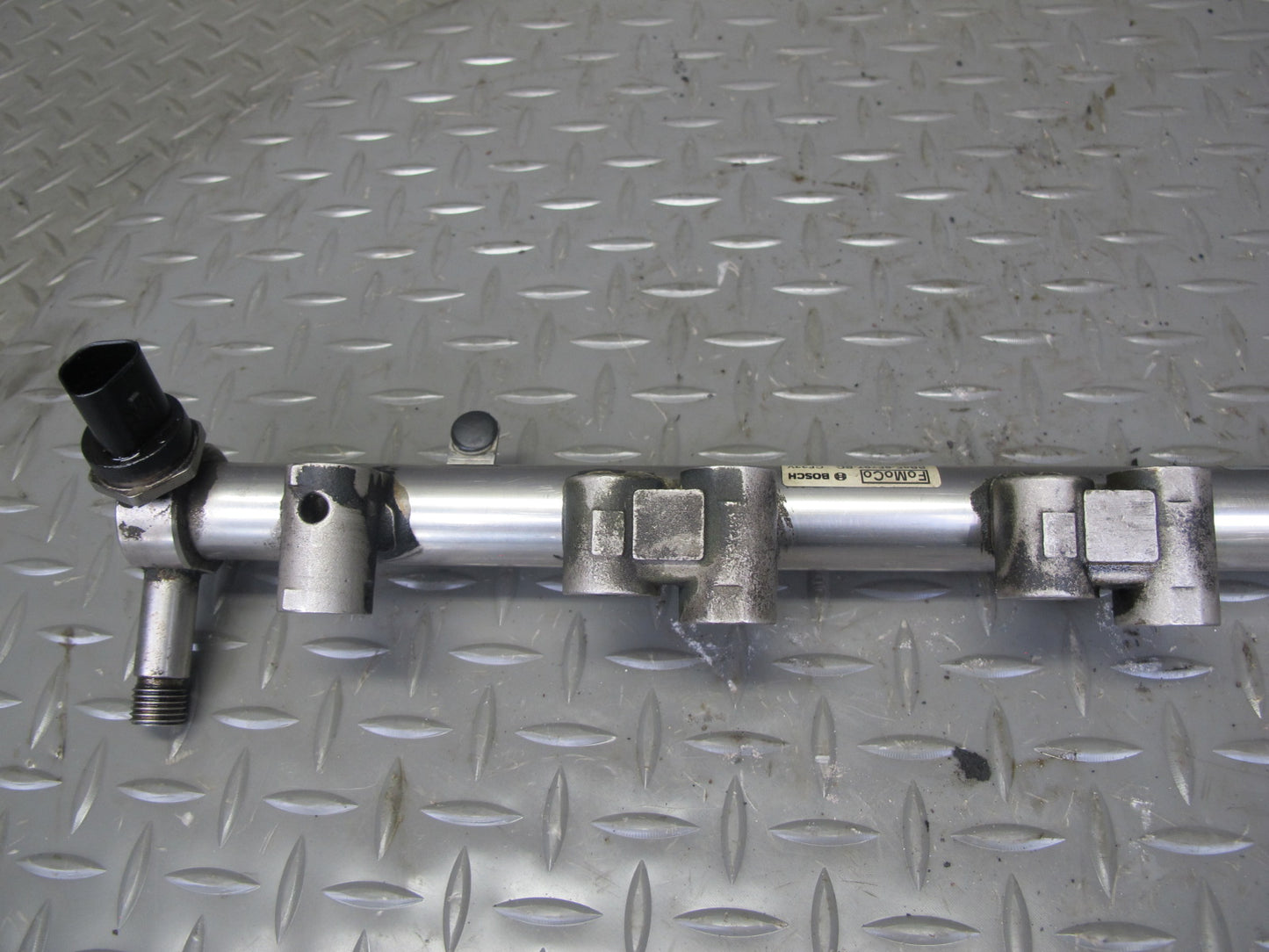 2012-2017 Range Rover Evoque L538 2.0L Engine Fuel Injector Rail BB5E-9F797-BC