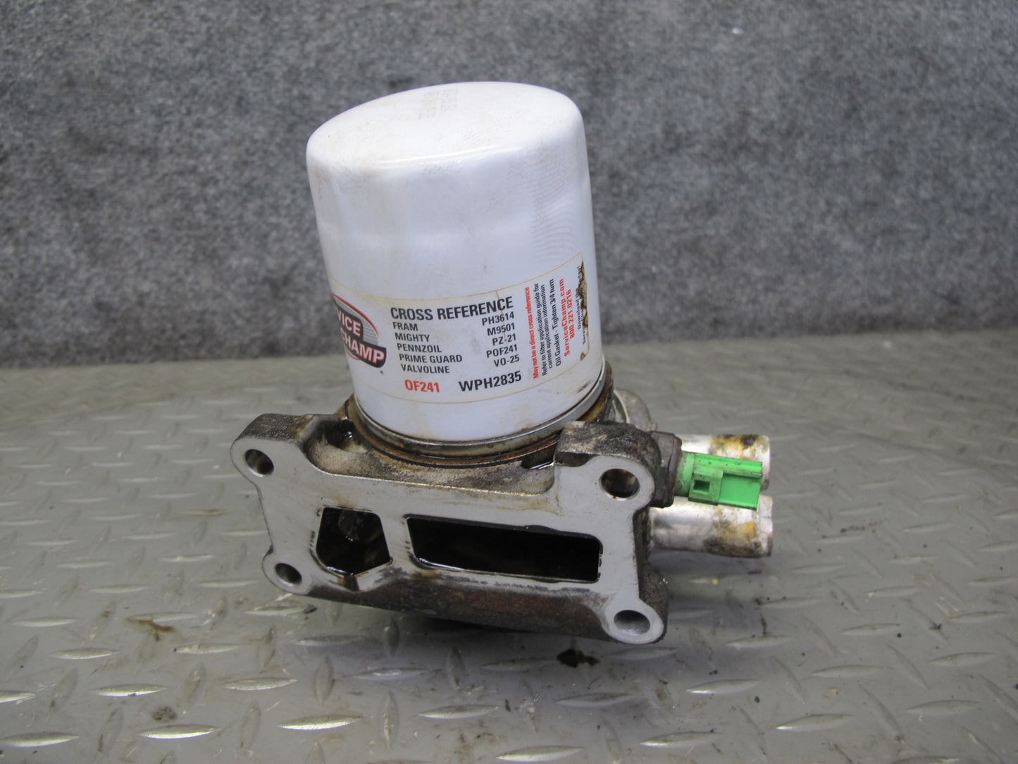 2012-2017 Range Rover Evoque L538 2.0L Engine Motor Oil Cooler Filter Housing