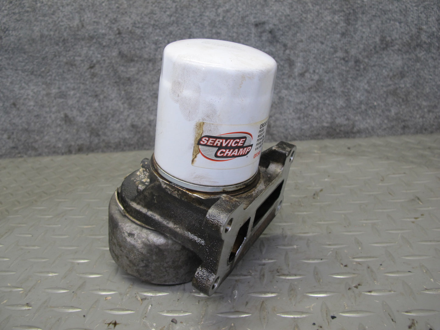 2012-2017 Range Rover Evoque L538 2.0L Engine Motor Oil Cooler Filter Housing