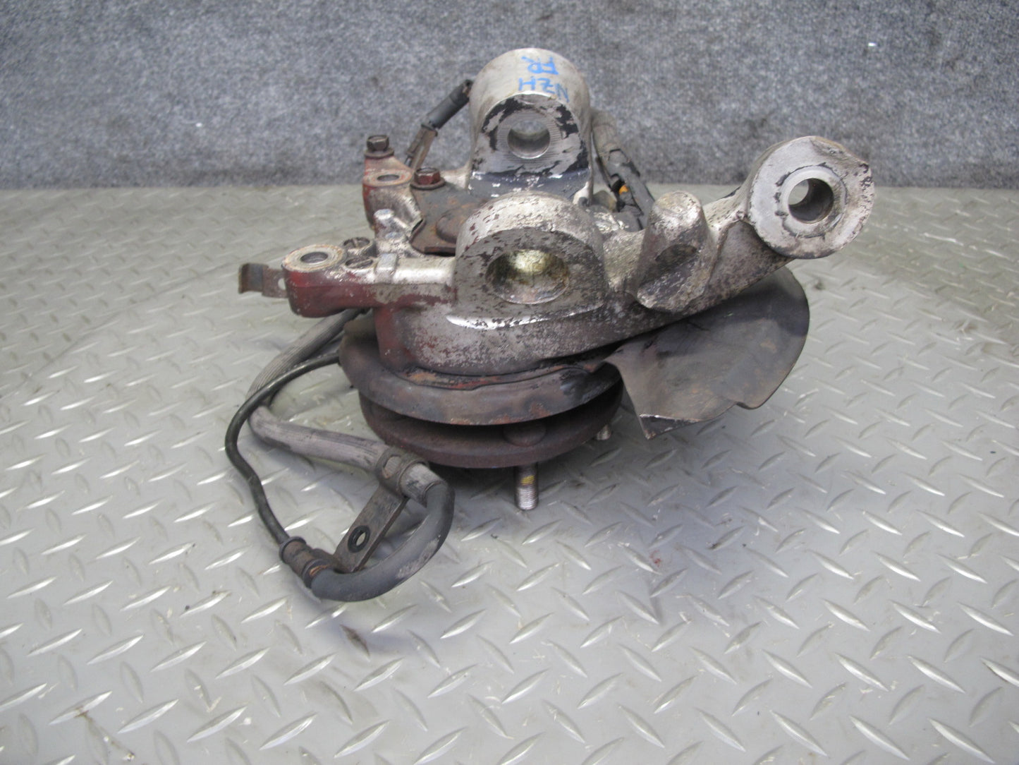 92-96 Nissan Z32 300ZX NON Turbo Front Right Spindle Knuckle Wheel Hub OEM