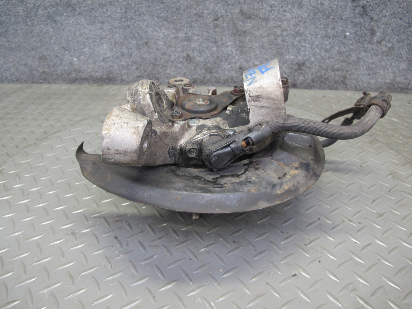 92-96 Nissan Z32 300ZX NON Turbo Front Right Spindle Knuckle Wheel Hub OEM