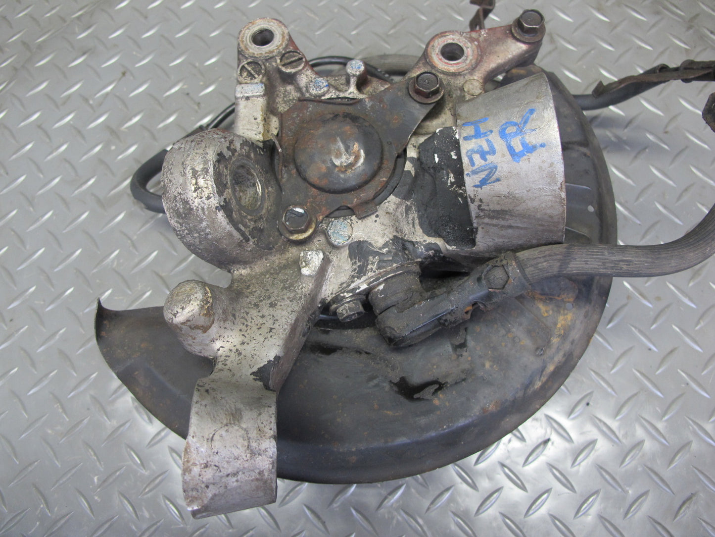 92-96 Nissan Z32 300ZX NON Turbo Front Right Spindle Knuckle Wheel Hub OEM
