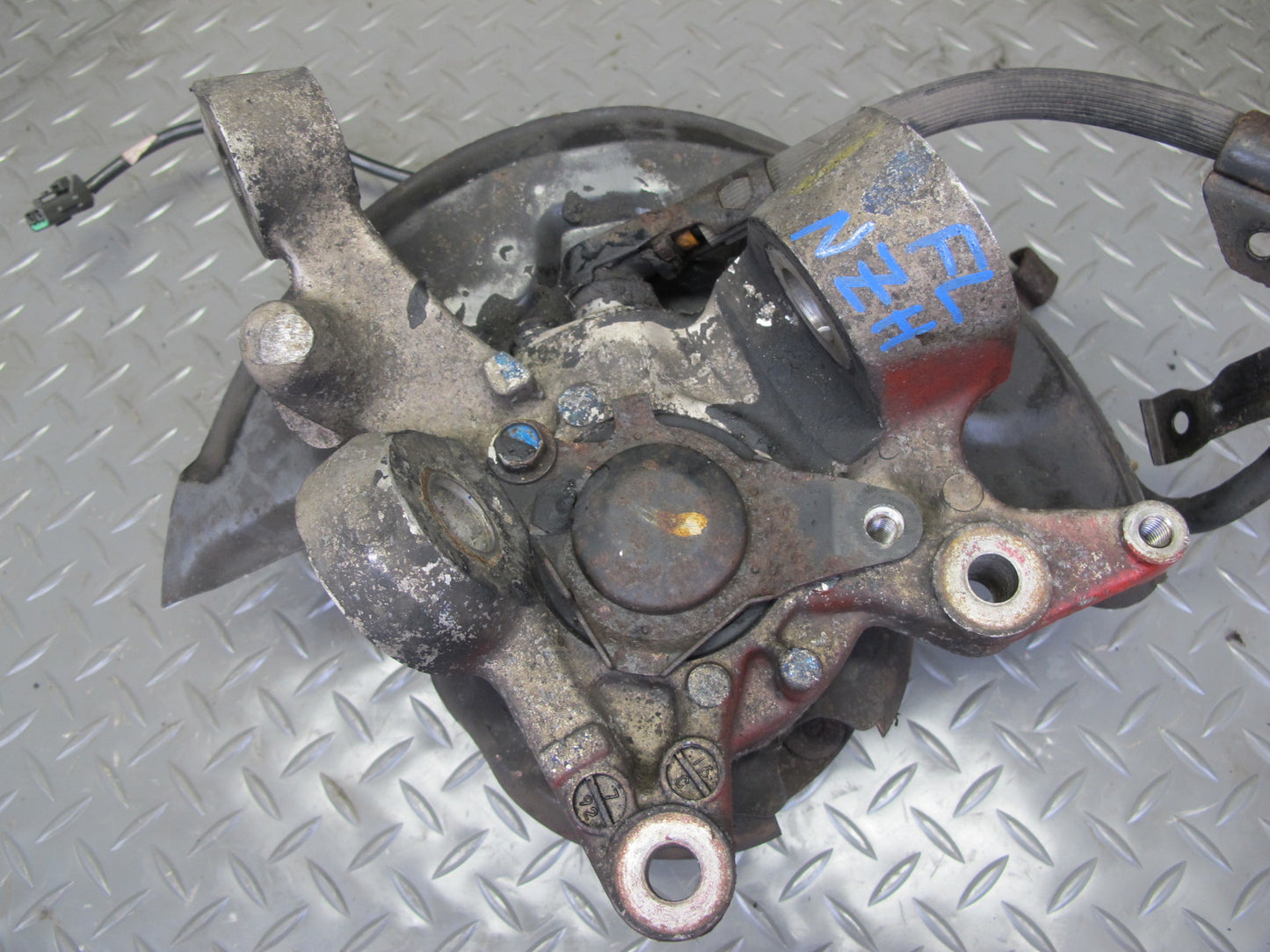 92-96 Nissan Z32 300ZX NON Turbo Front Left Spindle Knuckle Wheel Hub OEM