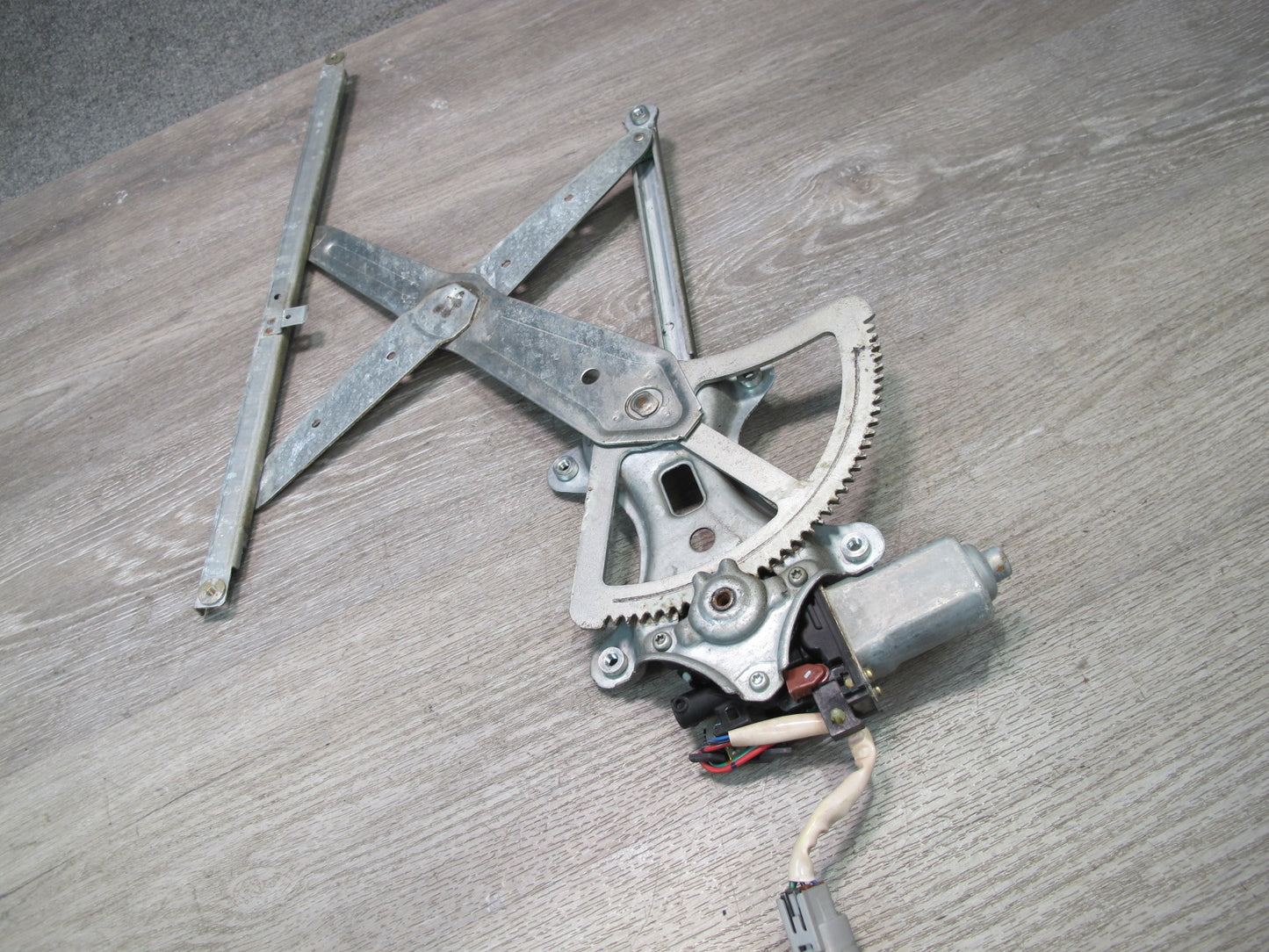 1998-2007 Lexus J100 LX470 Front Right Passenger Side Window Regulator W/ Motor