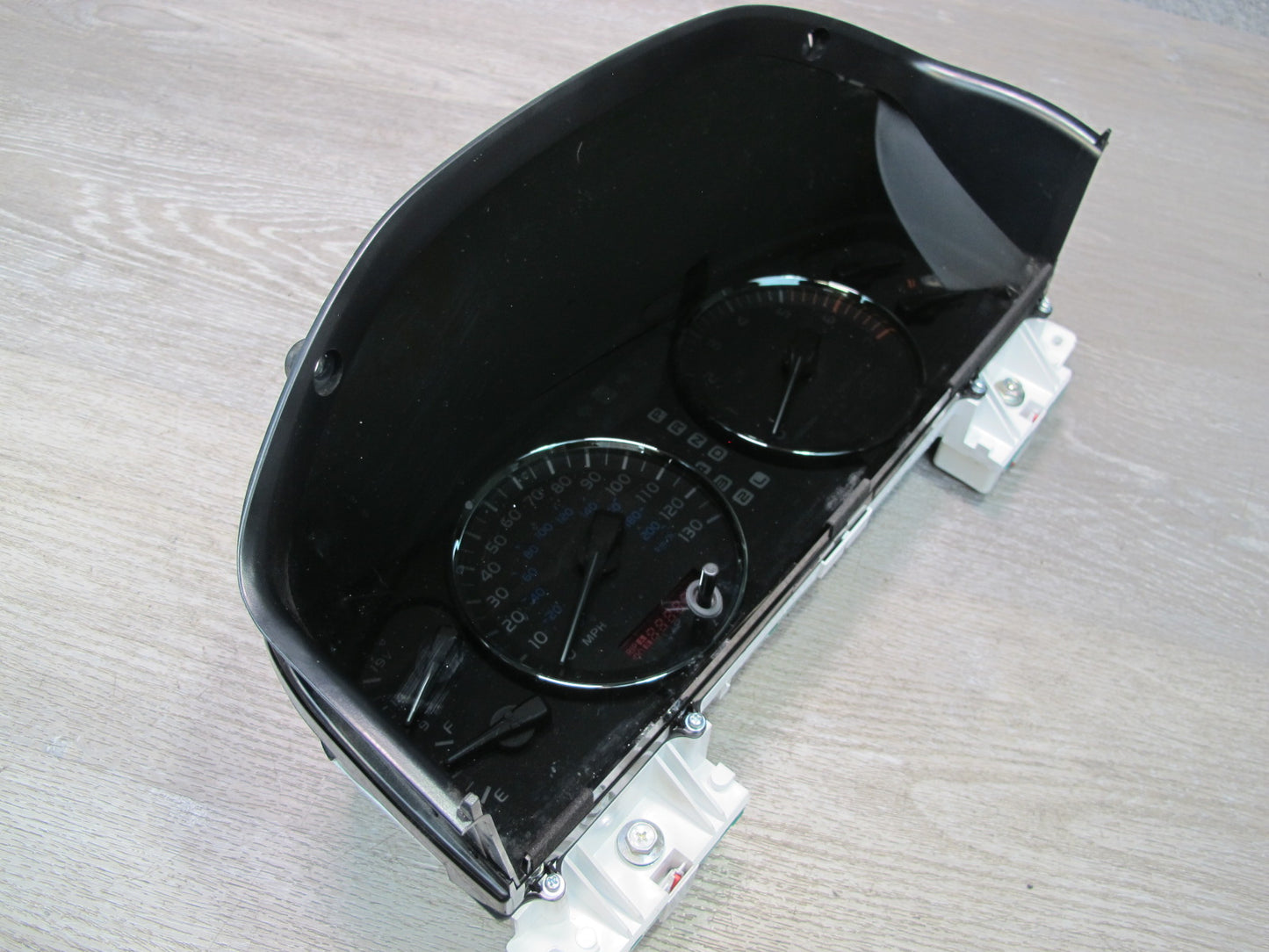 2004-2005 Lexus UZJ100L LX470 Instrument Cluster Gauge Speedometer 769361-770
