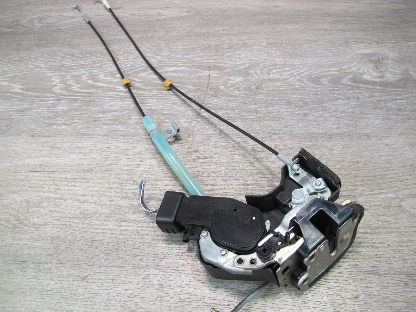 1998-2007 Lexus UZJ100L LX470 Rear Right Passenger Side Door Lock Latch Actuator