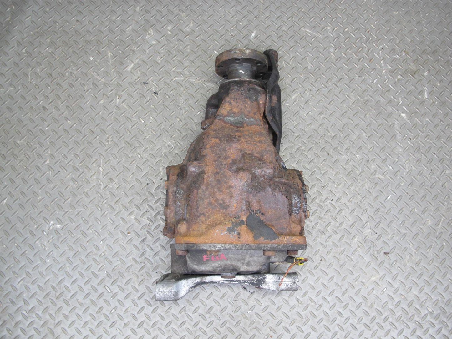 1994 BMW E34 540i A/T Rear Differential Carrier 2.93 Ratio w Holder OEM