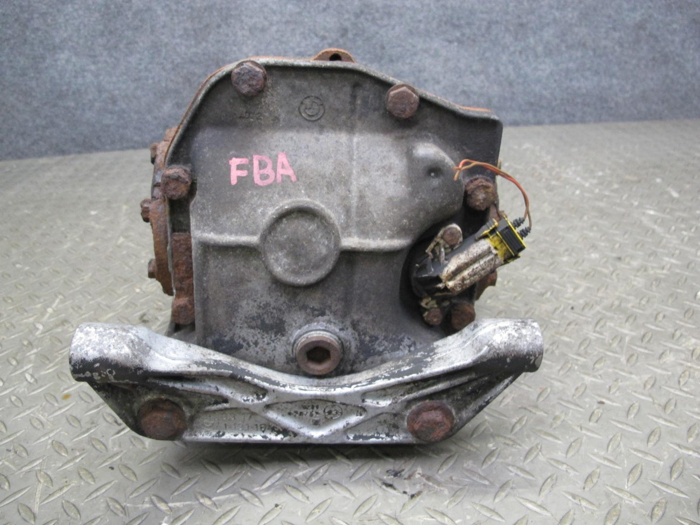 1994 BMW E34 540i A/T Rear Differential Carrier 2.93 Ratio w Holder OEM