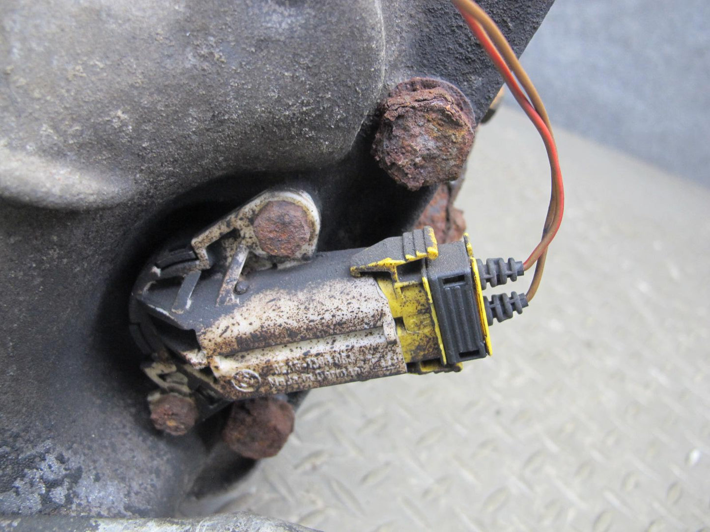 1994 BMW E34 540i A/T Rear Differential Carrier 2.93 Ratio w Holder OEM