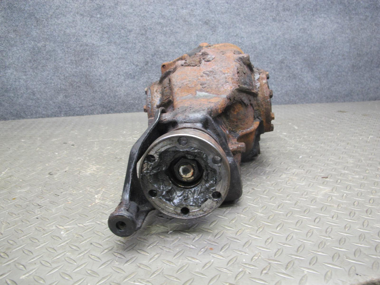1994 BMW E34 540i A/T Rear Differential Carrier 2.93 Ratio w Holder OEM