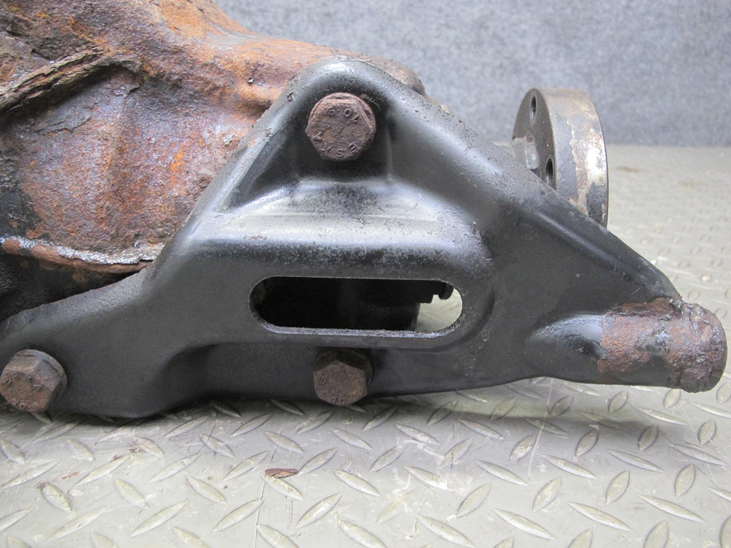 1994 BMW E34 540i A/T Rear Differential Carrier 2.93 Ratio w Holder OEM