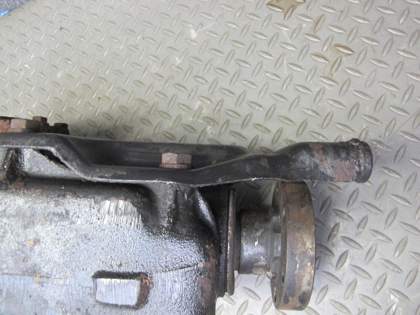 1994 BMW E34 540i A/T Rear Differential Carrier 2.93 Ratio w Holder OEM
