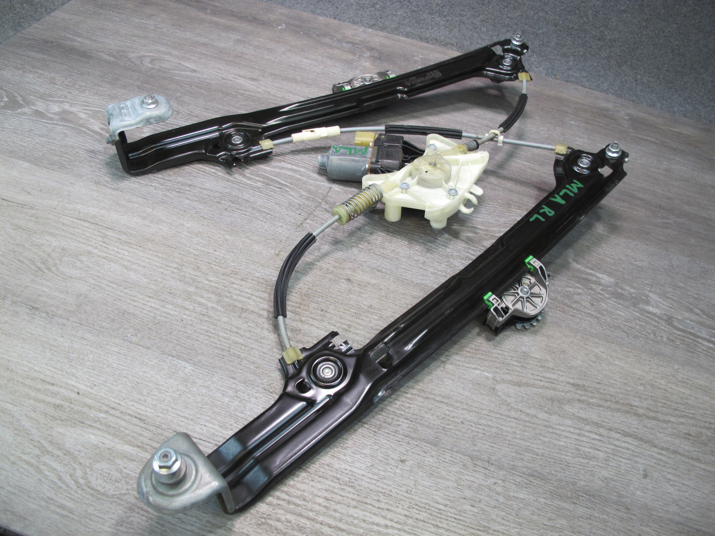 2017-2020 Maserati Levante M161 Rear Left Door Window Regulator w Motor