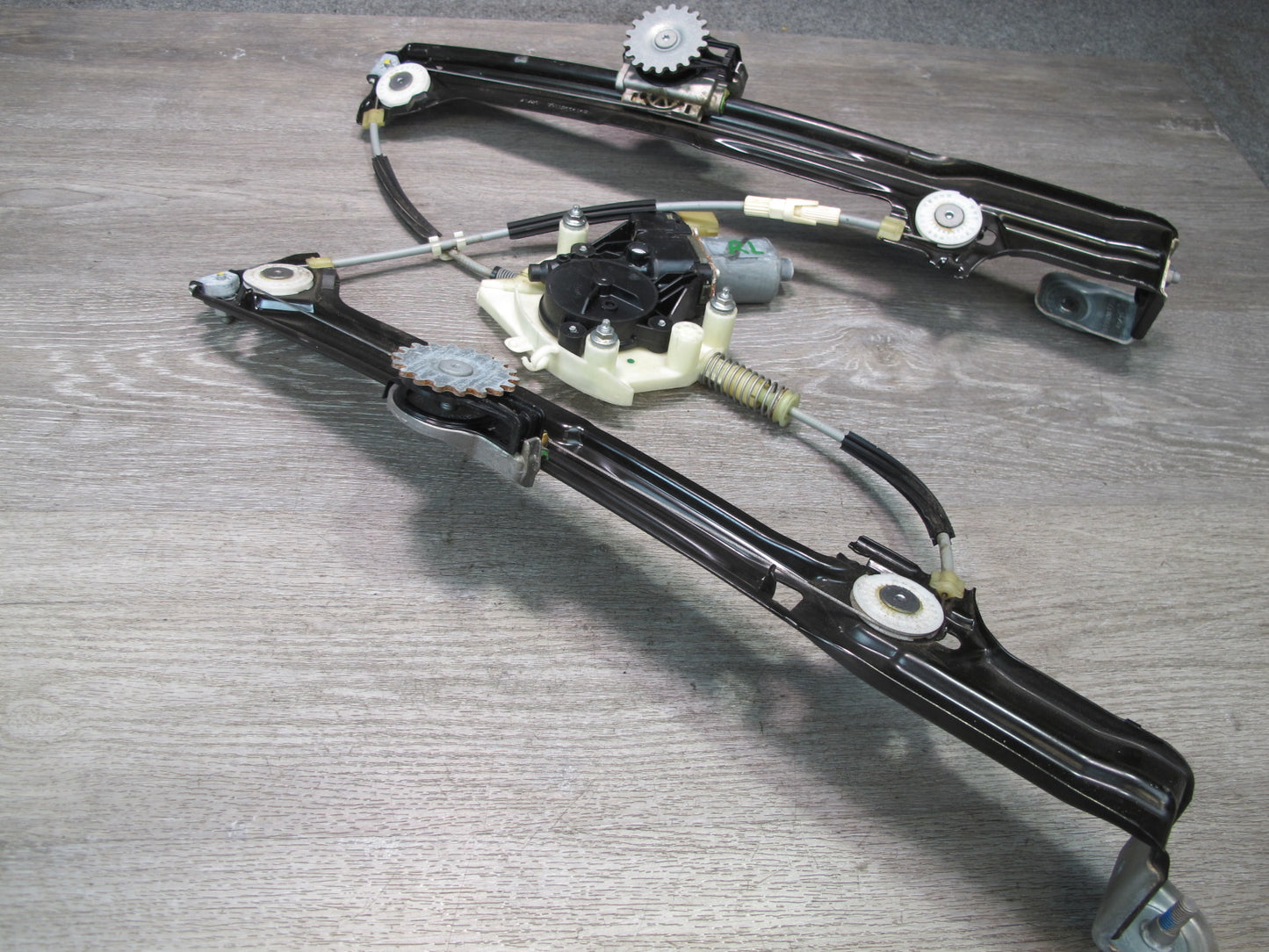 2017-2020 Maserati Levante M161 Rear Left Door Window Regulator w Motor