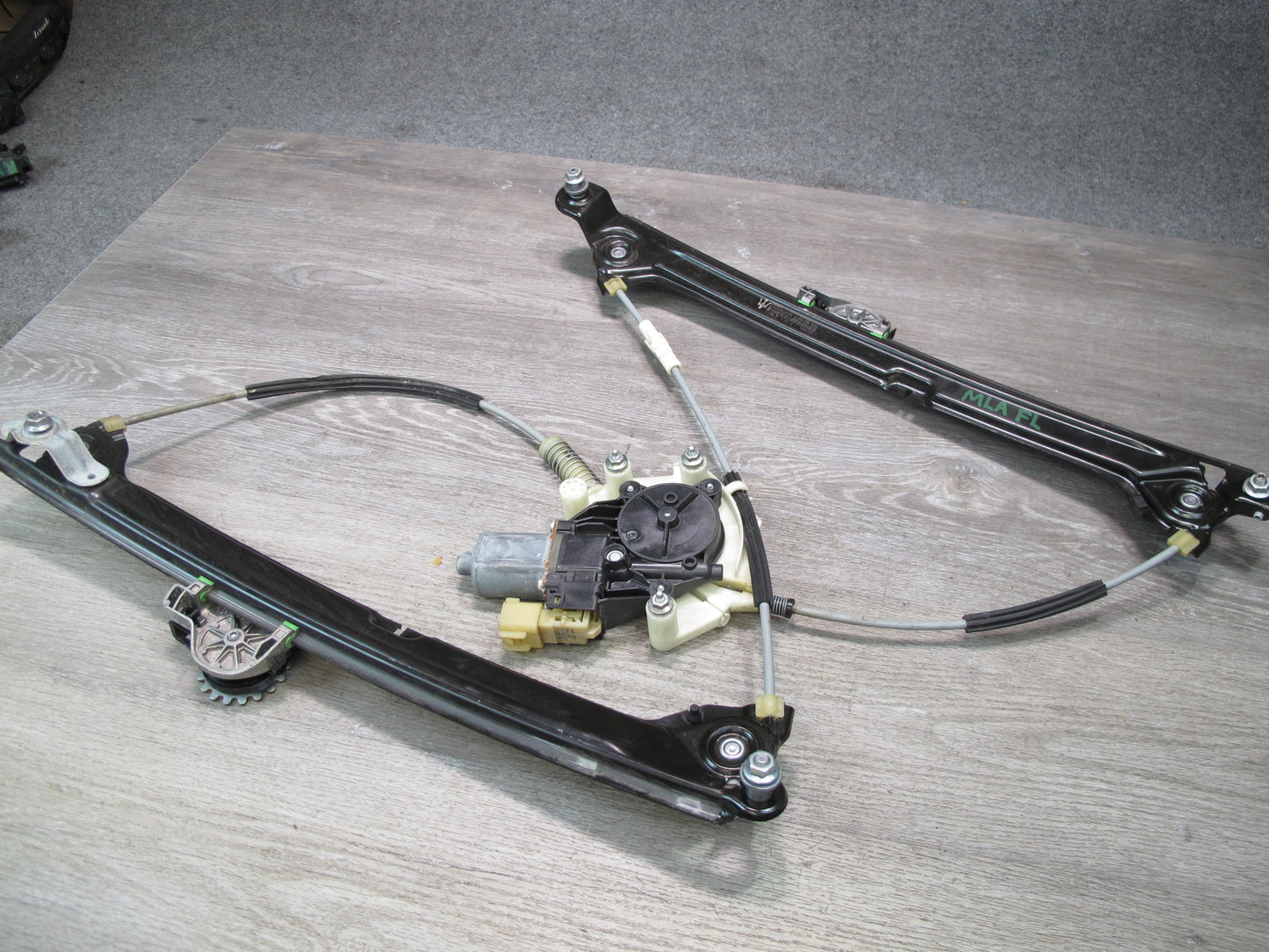2017-2020 Maserati Levante M161 Front Left Door Window Regulator w Motor