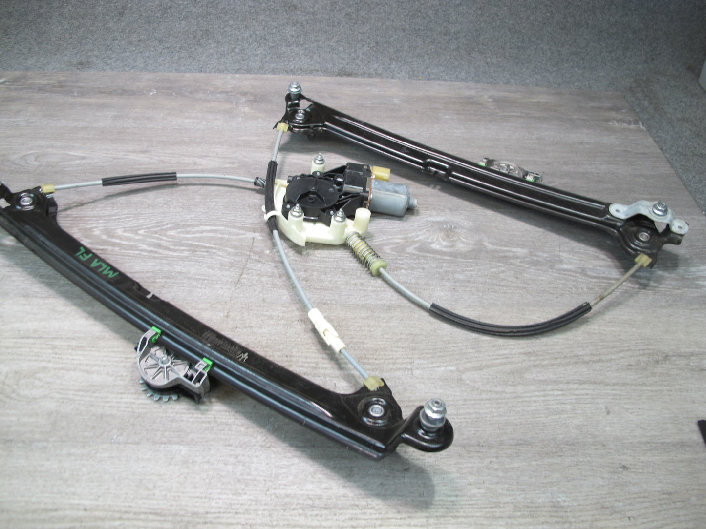 2017-2020 Maserati Levante M161 Front Left Door Window Regulator w Motor