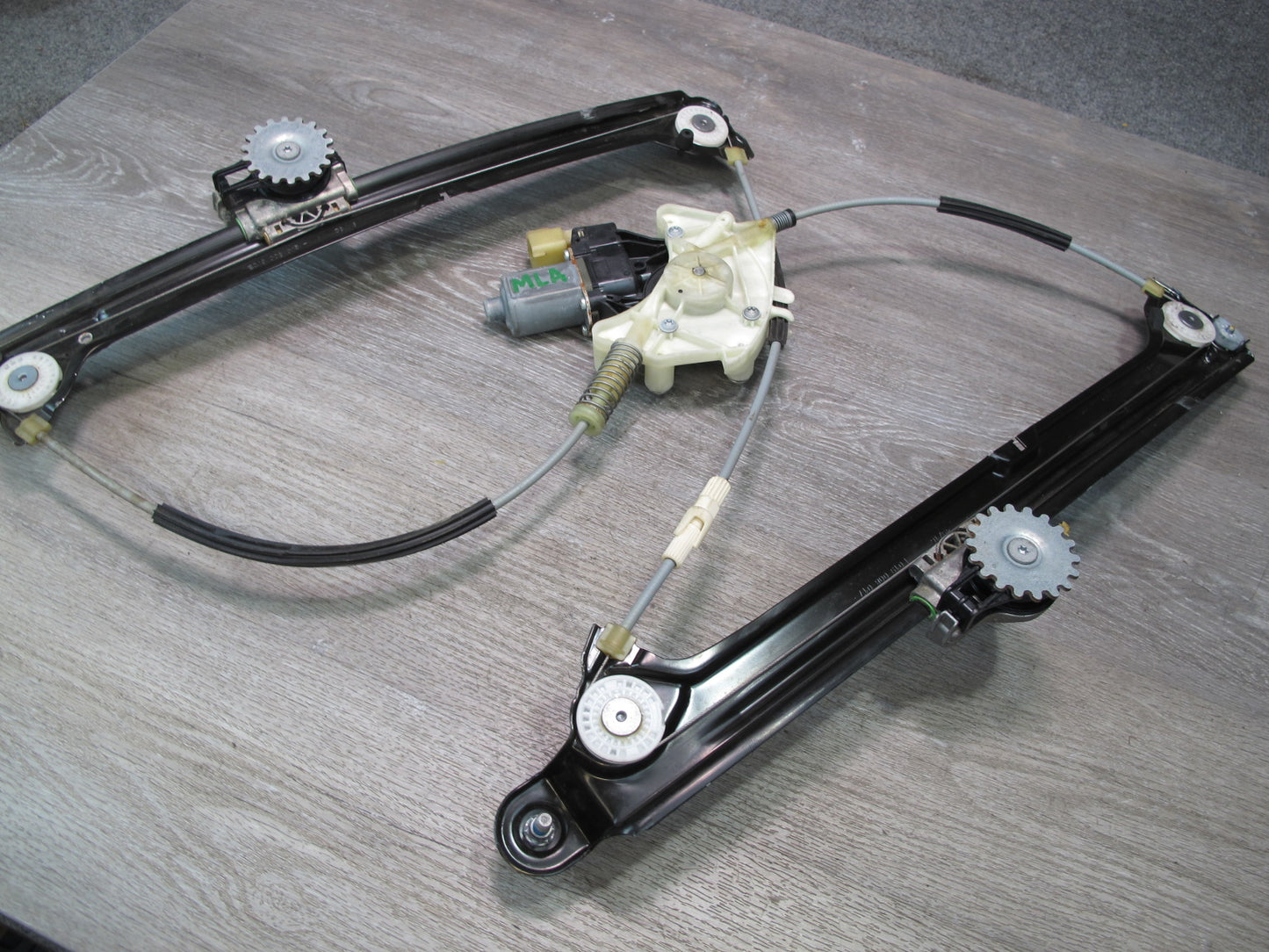 2017-2020 Maserati Levante M161 Front Left Door Window Regulator w Motor