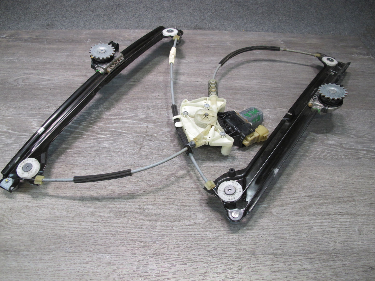 2017-2020 Maserati Levante M161 Front Left Door Window Regulator w Motor