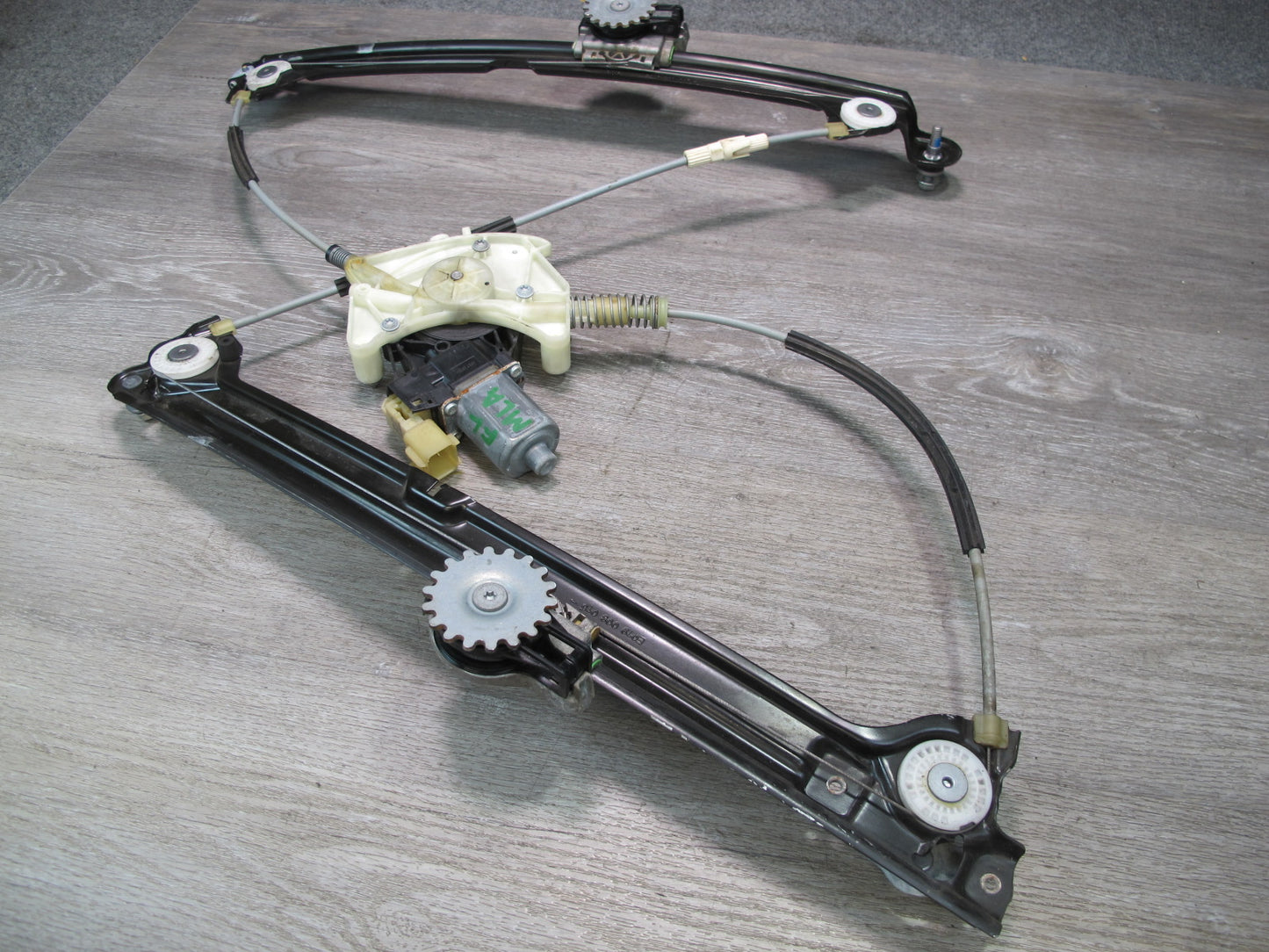 2017-2020 Maserati Levante M161 Front Left Door Window Regulator w Motor