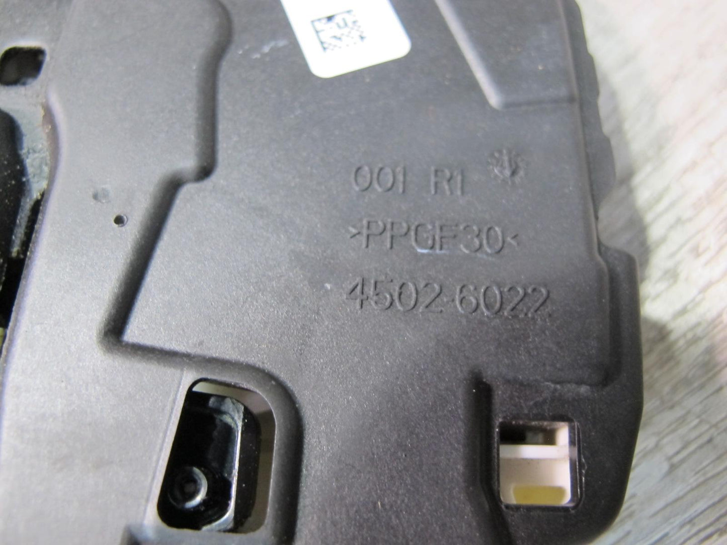 2017-2020 Maserati Levante M161 Front Right Door Lock Latch Actuator 670101181