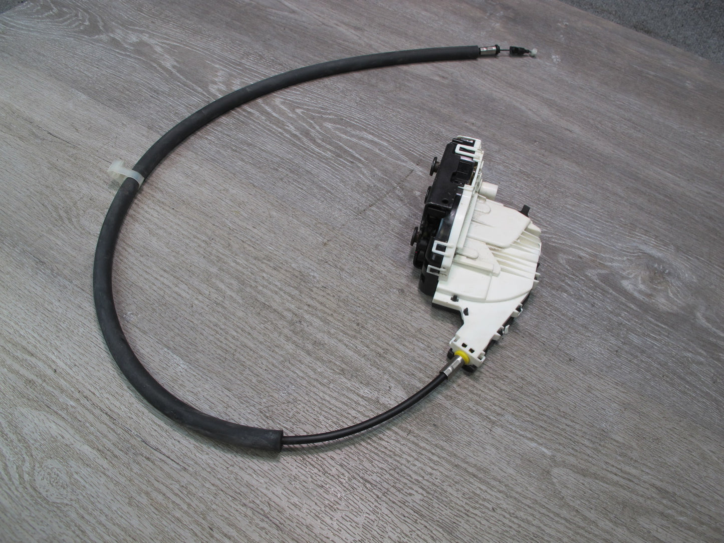 2017-2020 Maserati Levante M161 Front Right Door Lock Latch Actuator 670101181