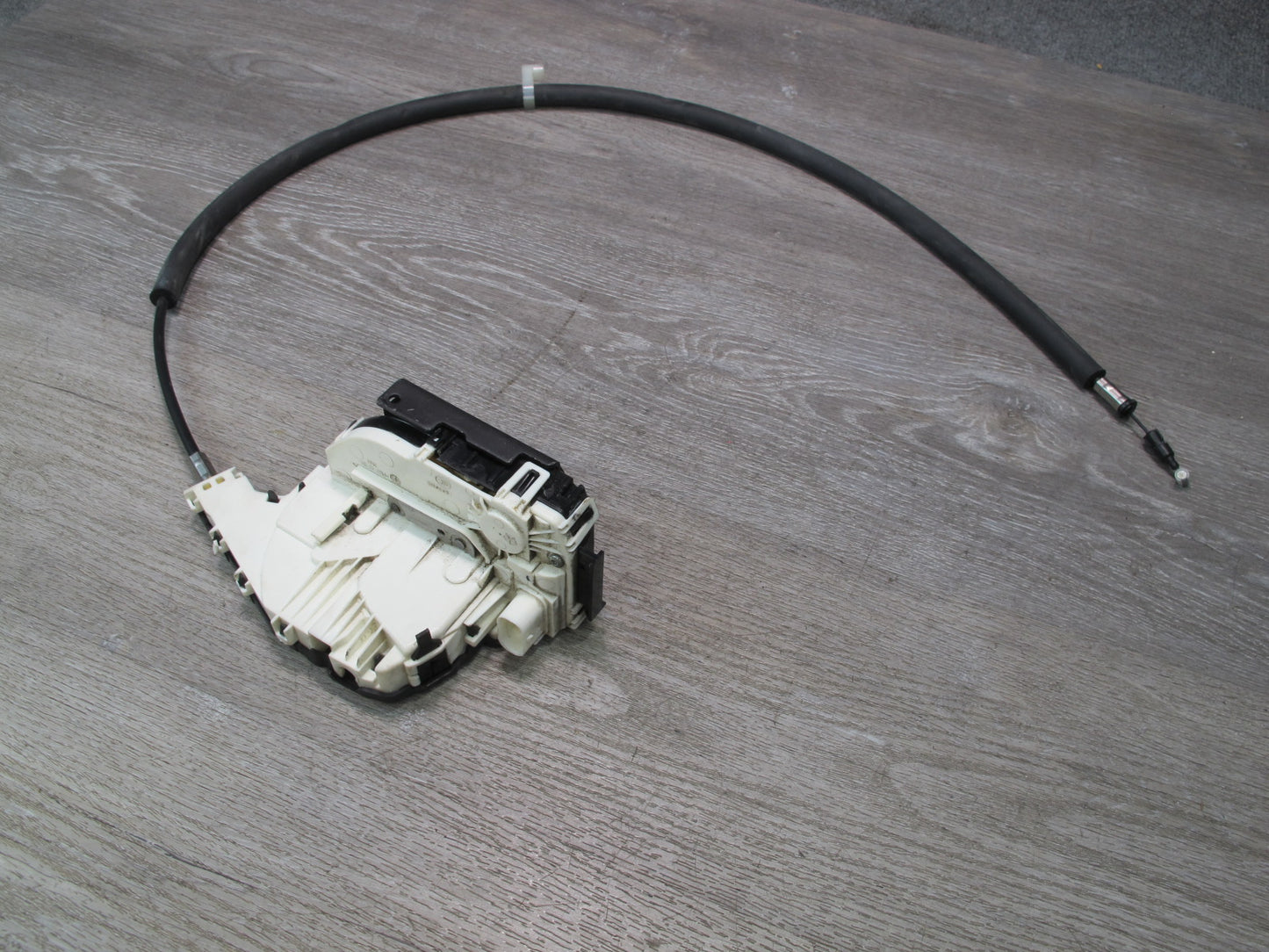 2017-2020 Maserati Levante M161 Front Right Door Lock Latch Actuator 670101181