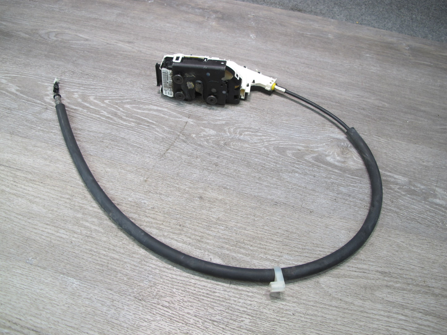 2017-2020 Maserati Levante M161 Front Right Door Lock Latch Actuator 670101181