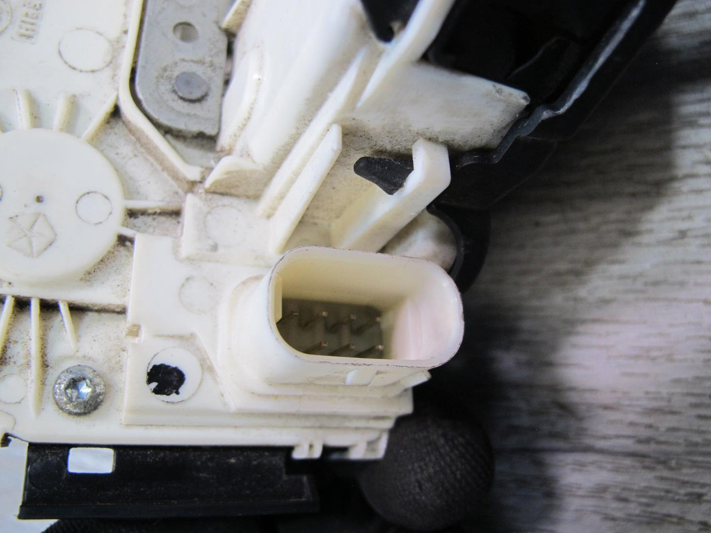 2017-2020 Maserati Levante M161 Front Left Door Lock Latch Actuator 670101183