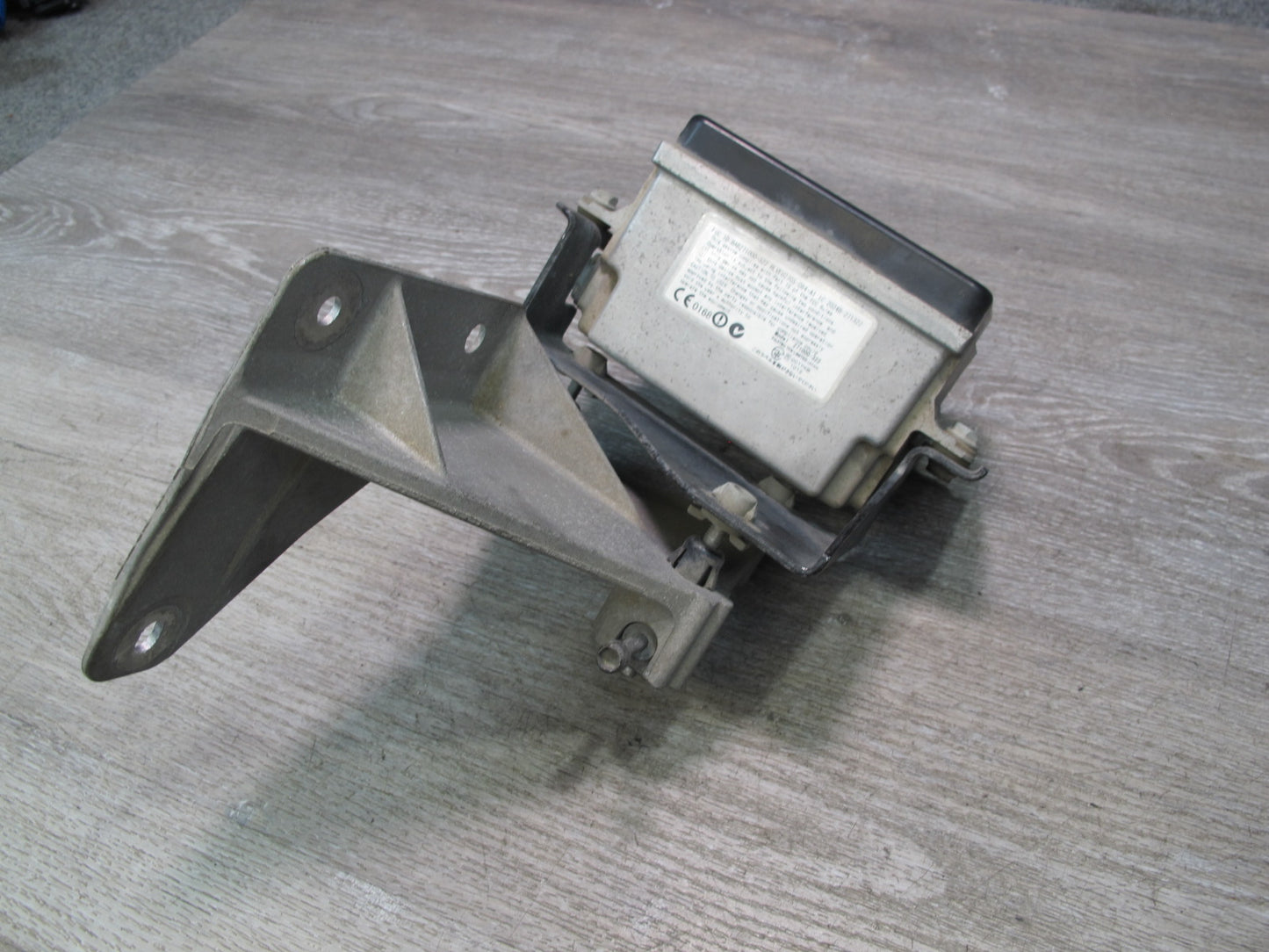 2006-2009 Cadillac XLR  Adaptive Distance Cruise Control Module W/ Bracket