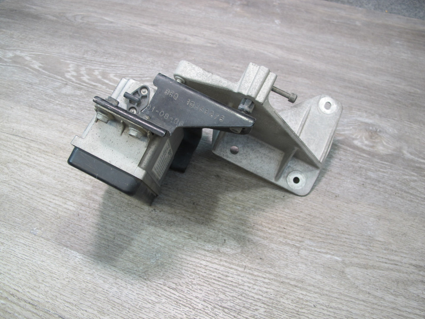 2006-2009 Cadillac XLR  Adaptive Distance Cruise Control Module W/ Bracket