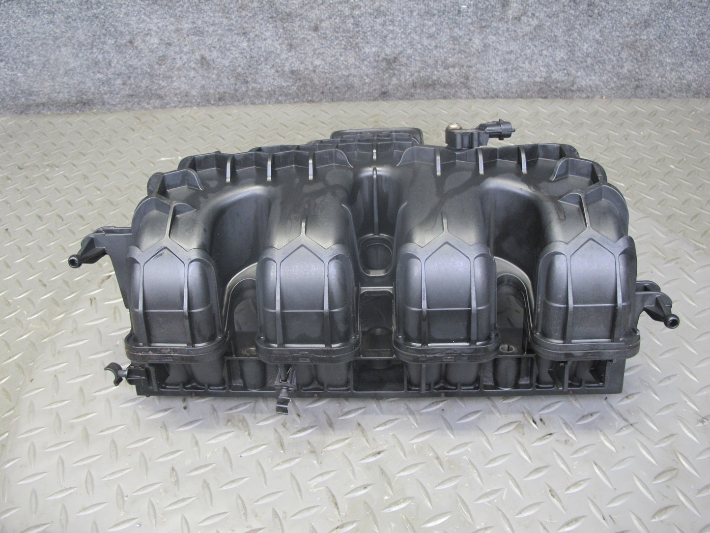 2012-2015 Range Rover Evoque L538 2.0L Intake Manifold AG9G-9424-BH