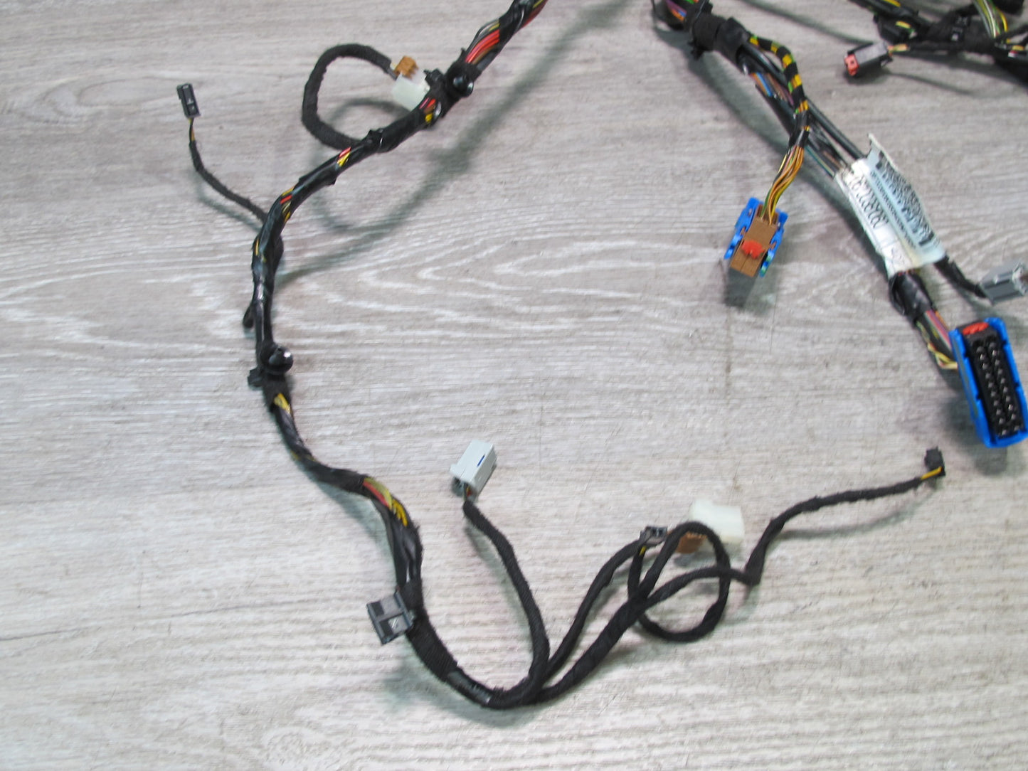 2017-2020 Maserati Levante M161 Center Console Wire Wiring Harness 6700381060