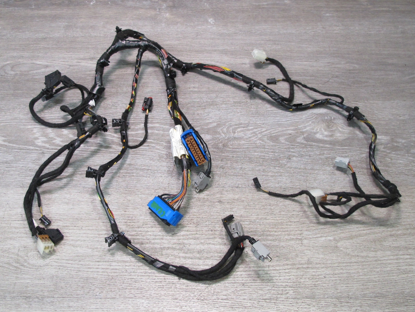 2017-2020 Maserati Levante M161 Center Console Wire Wiring Harness 6700381060
