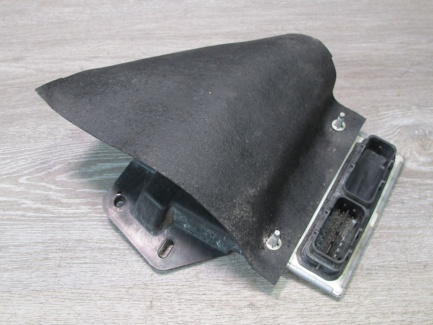 2006 Cadillac XLR TCU TCM Transmission Control Module W/ Mount Bracket