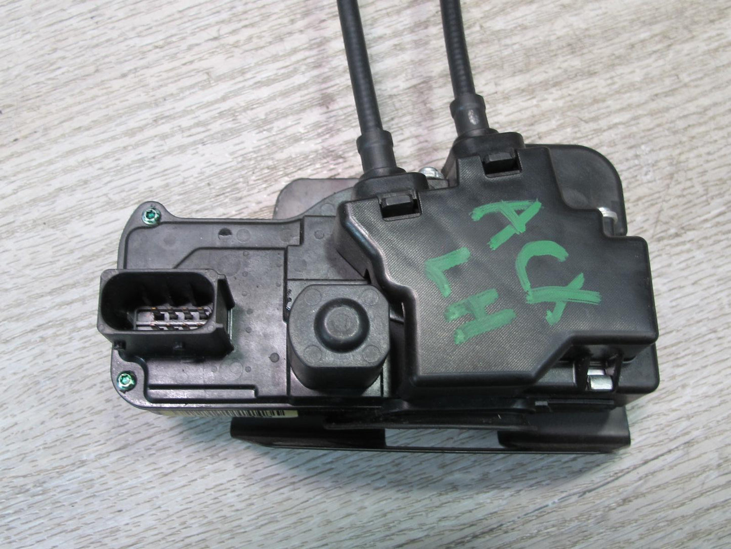 2004-2009 Cadillac XLR Left Driver Side Door Lock Latch W/ Handle & Cable