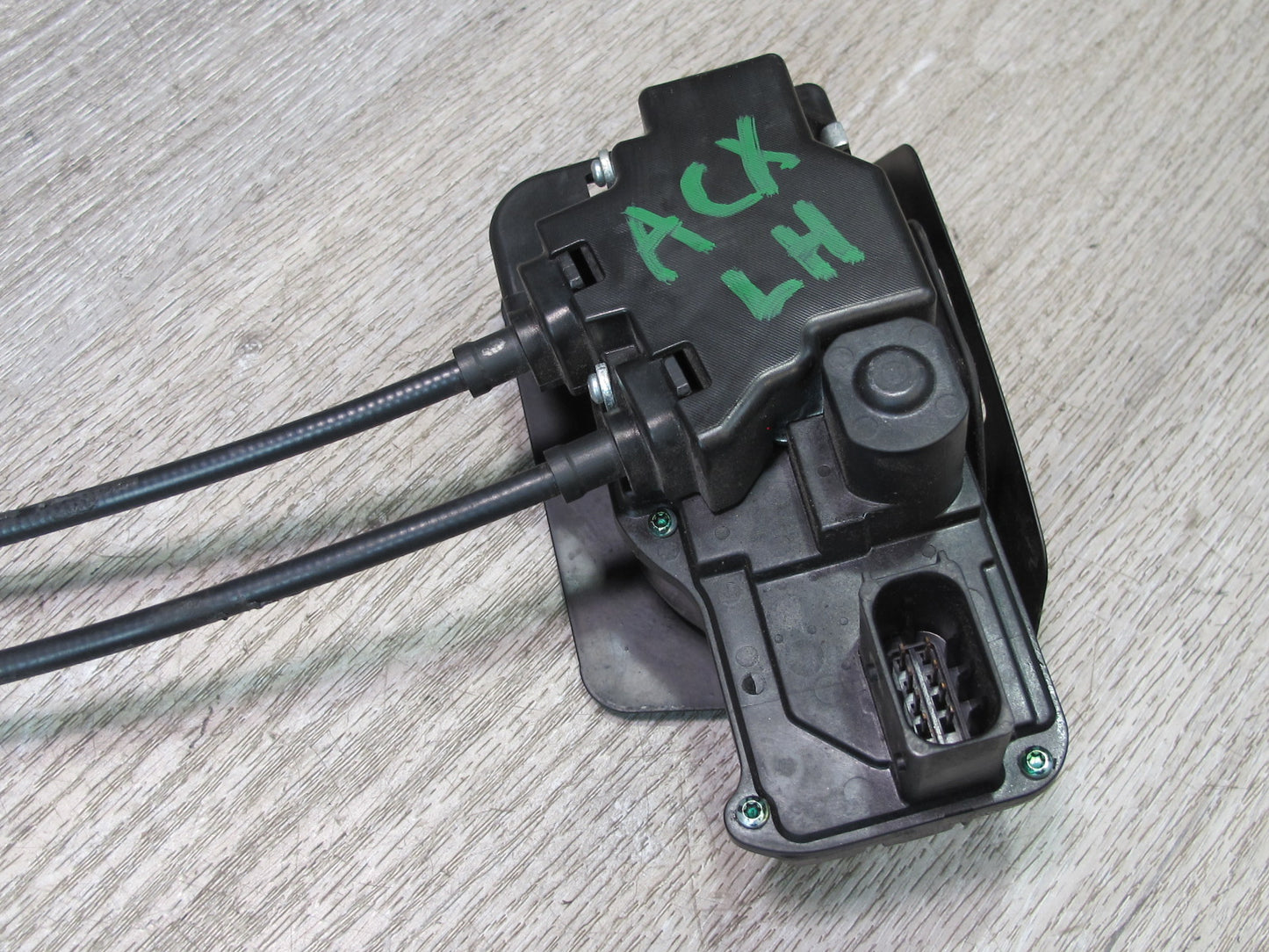 2004-2009 Cadillac XLR Left Driver Side Door Lock Latch W/ Handle & Cable